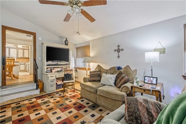 706 Edgemore Drive, Bryan, TX 77802