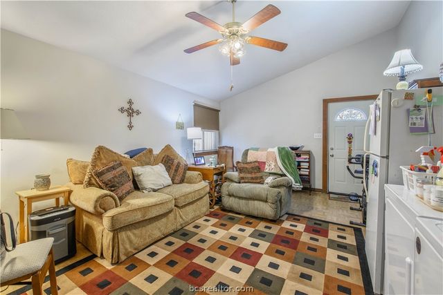 706 Edgemore Drive, Bryan, TX 77802