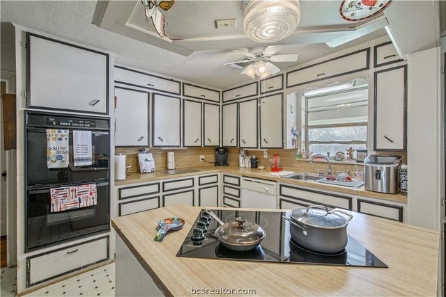 706 Edgemore Drive, Bryan, TX 77802