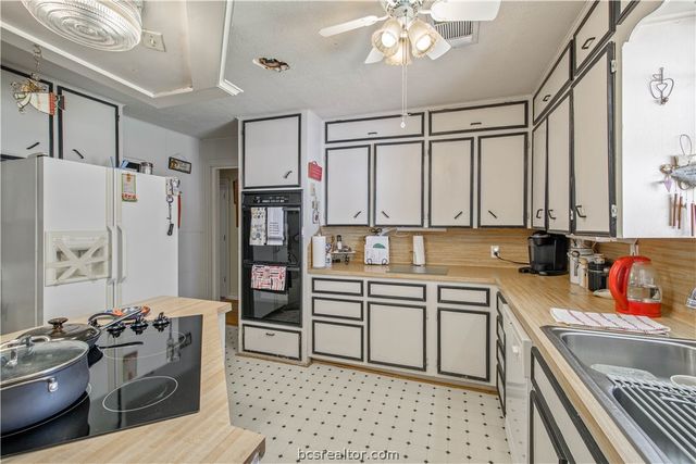 706 Edgemore Drive, Bryan, TX 77802