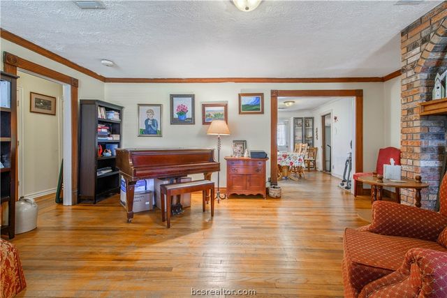 706 Edgemore Drive, Bryan, TX 77802