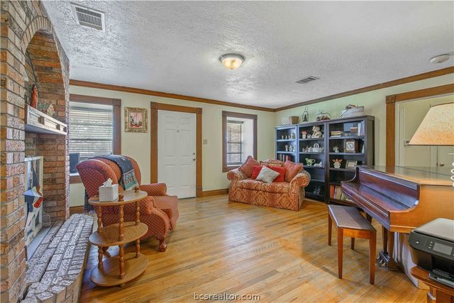 706 Edgemore Drive, Bryan, TX 77802