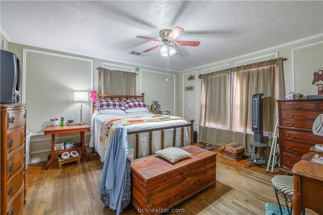 706 Edgemore Drive, Bryan, TX 77802