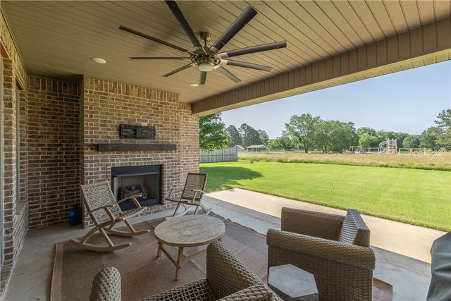 2661 W Vanike Drive, Fayetteville, AR 72704