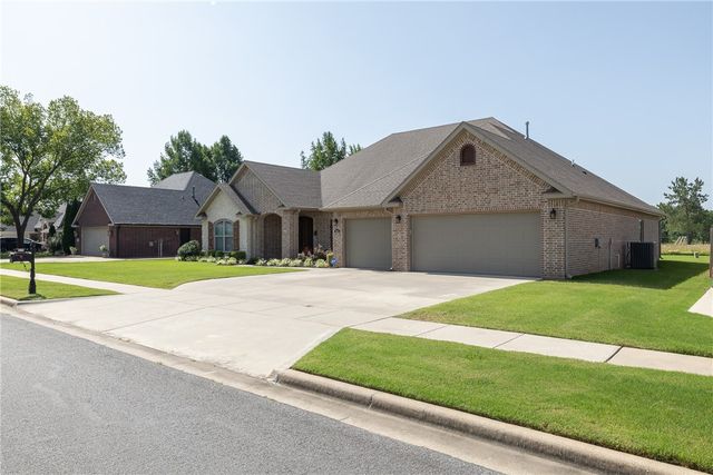 2661 W Vanike Drive, Fayetteville, AR 72704