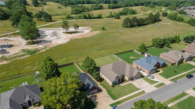 2661 W Vanike Drive, Fayetteville, AR 72704