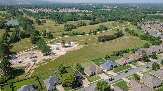 2661 W Vanike Drive, Fayetteville, AR 72704
