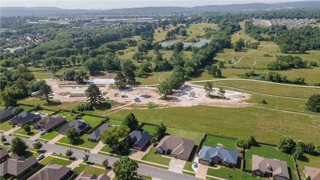 2661 W Vanike Drive, Fayetteville, AR 72704