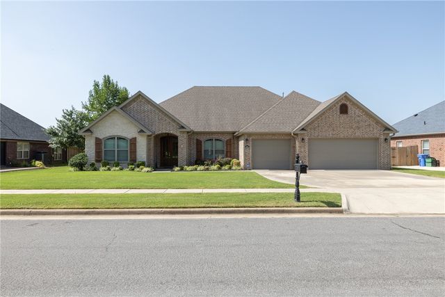2661 W Vanike Drive, Fayetteville, AR 72704