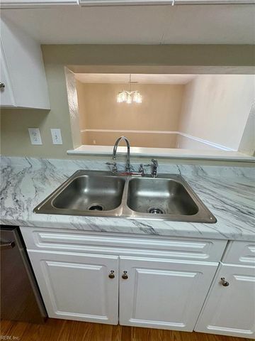 2204 Lesner Cres Apt 200, Virginia Beach, VA 23451