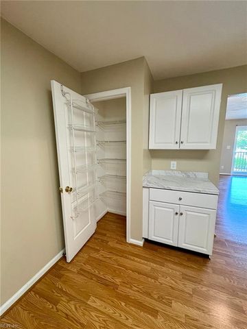 2204 Lesner Cres Apt 200, Virginia Beach, VA 23451