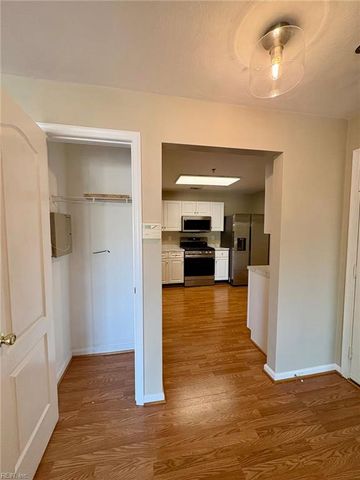 2204 Lesner Cres Apt 200, Virginia Beach, VA 23451