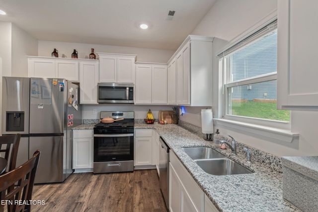 7116 Dusty Rose Lane, Knoxville, TN 37921