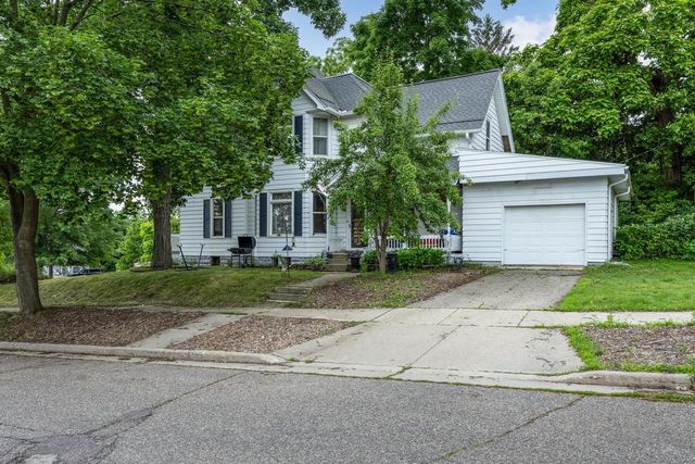 133 10th Street, Baraboo, WI 53913