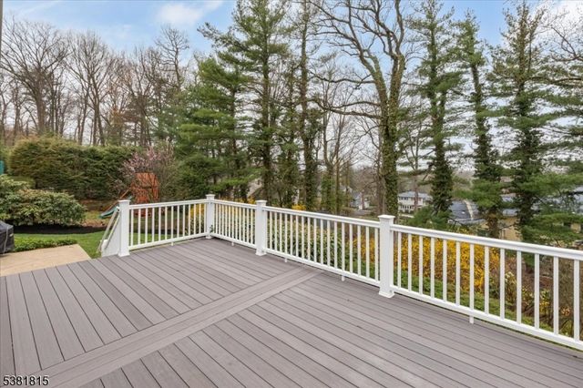 26 Crest Dr, Berkeley Heights Twp., NJ 07974