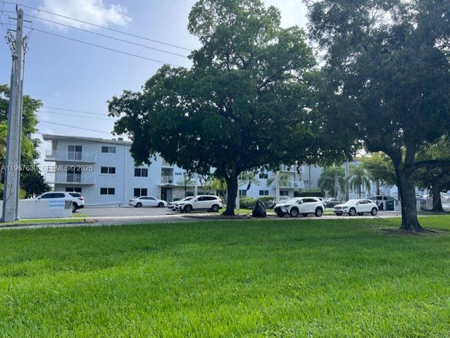 2430 NE 135th St 105, North Miami, FL 33181
