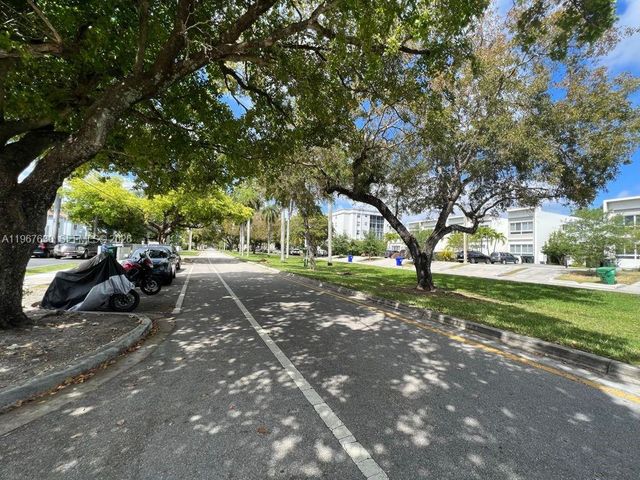 2430 NE 135th St 105, North Miami, FL 33181