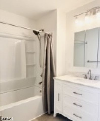 127 W Cliff St, Somerville Boro, NJ 08876