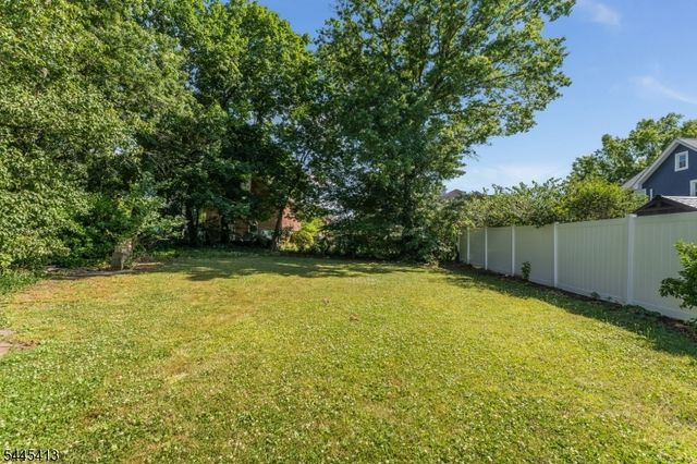 127 W Cliff St, Somerville Boro, NJ 08876