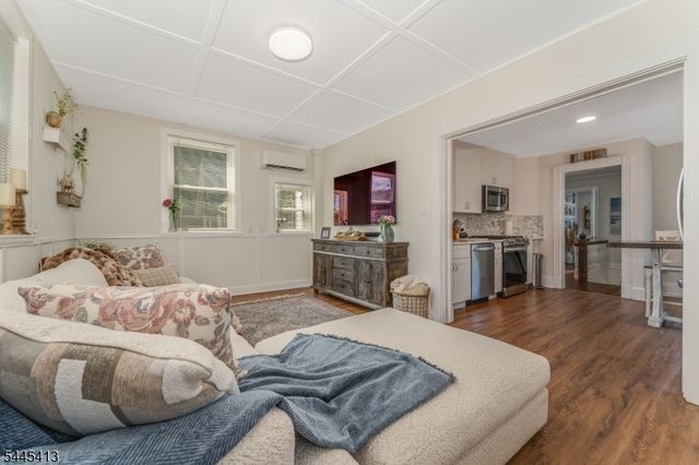 127 W Cliff St, Somerville Boro, NJ 08876