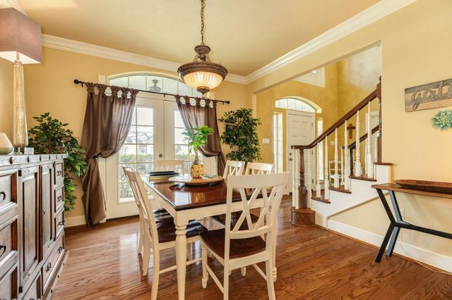 204 Arrowhead Drive, Lake Jackson, TX 77566