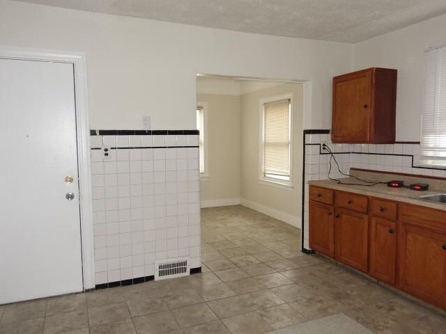 8205 E Outer Drive E, Detroit City, MI 48213