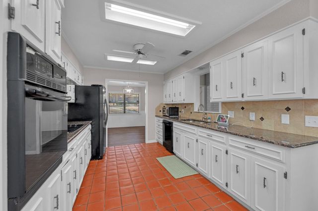 4111 Canyon Cliff CIR, Temple, TX 76502