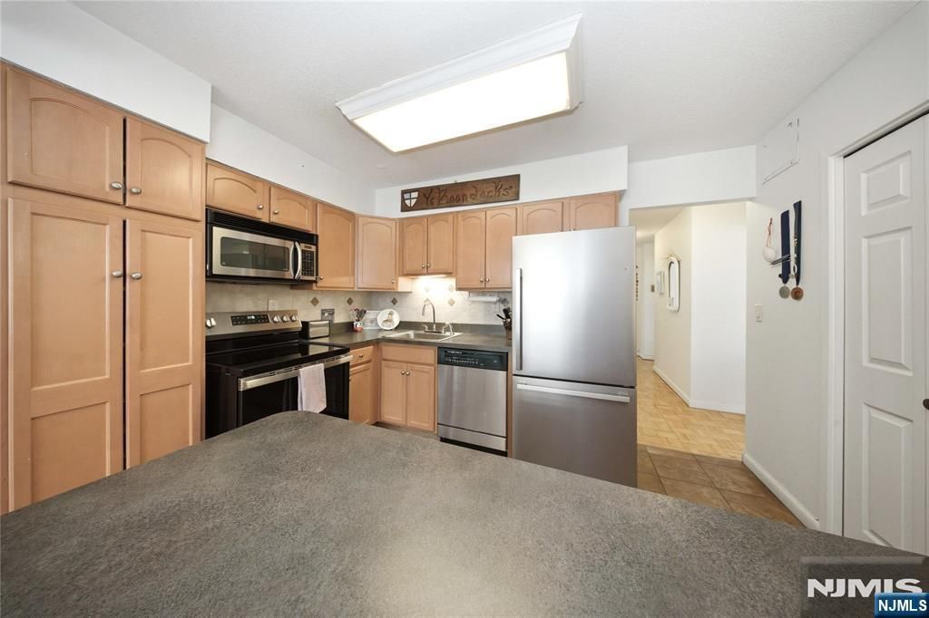 151 Prospect Avenue 16D, Hackensack, NJ 07601