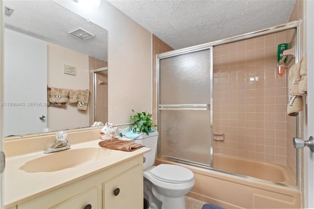 7640 NW 18th St 104, Margate, FL 33063