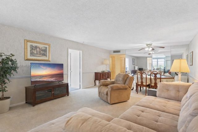 7640 NW 18th St 104, Margate, FL 33063