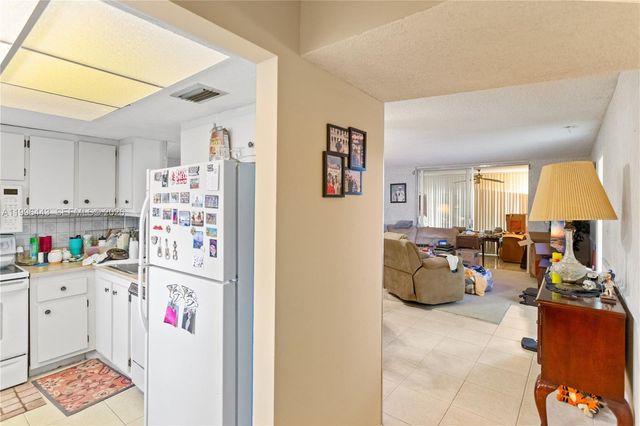 7640 NW 18th St 104, Margate, FL 33063