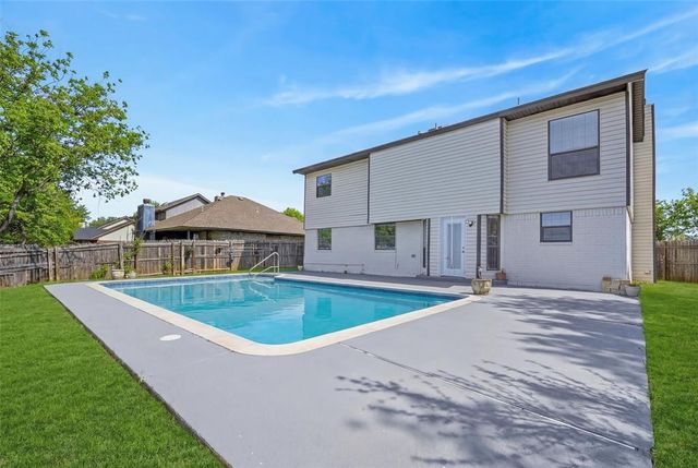 2605 Amber Street, Moore, OK 73160