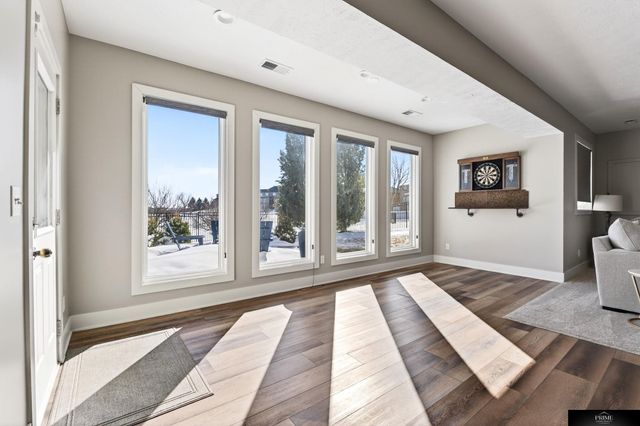 19307 Sahler Street, Elkhorn, NE 68022