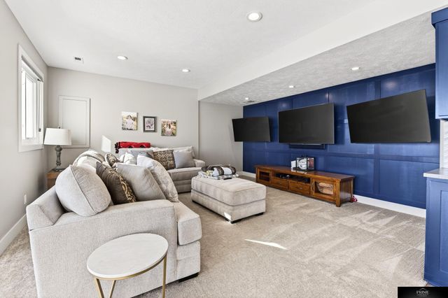 19307 Sahler Street, Elkhorn, NE 68022