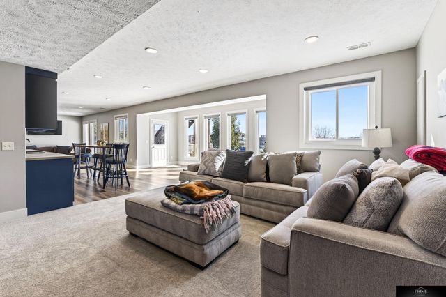 19307 Sahler Street, Elkhorn, NE 68022