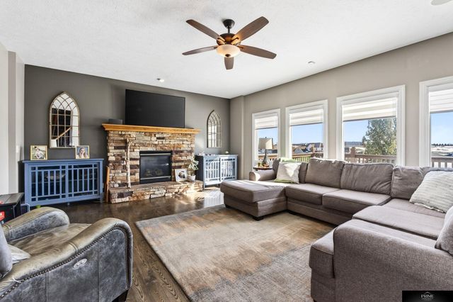 19307 Sahler Street, Elkhorn, NE 68022