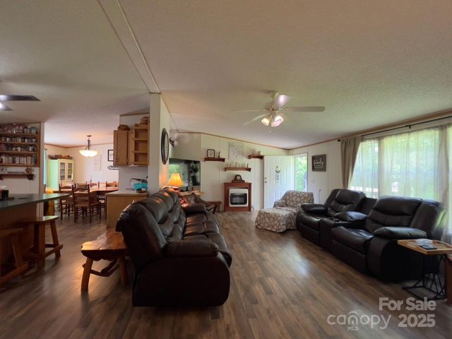 800 Turkey Pen Gap Road, Horse Shoe, NC 28742