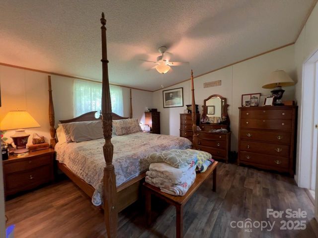 800 Turkey Pen Gap Road, Horse Shoe, NC 28742