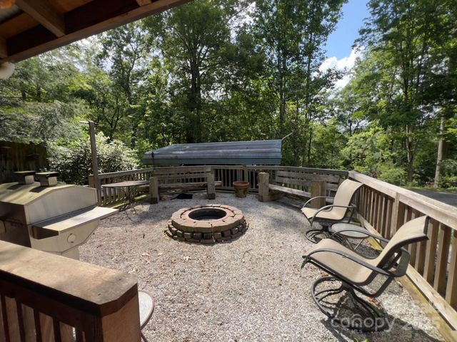 800 Turkey Pen Gap Road, Horse Shoe, NC 28742