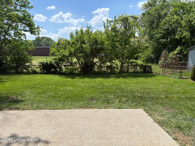 9902 Michaele Ln, Jeffersontown, KY 40299