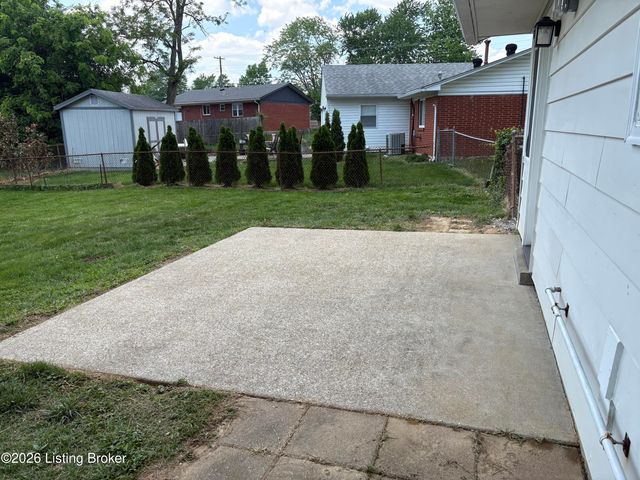 9902 Michaele Ln, Jeffersontown, KY 40299