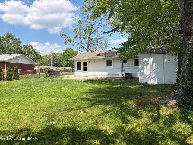 9902 Michaele Ln, Jeffersontown, KY 40299