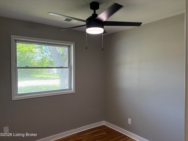 9902 Michaele Ln, Jeffersontown, KY 40299