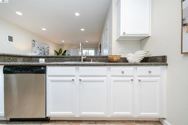 480 Dempsey Rd 283, Milpitas, CA 95035