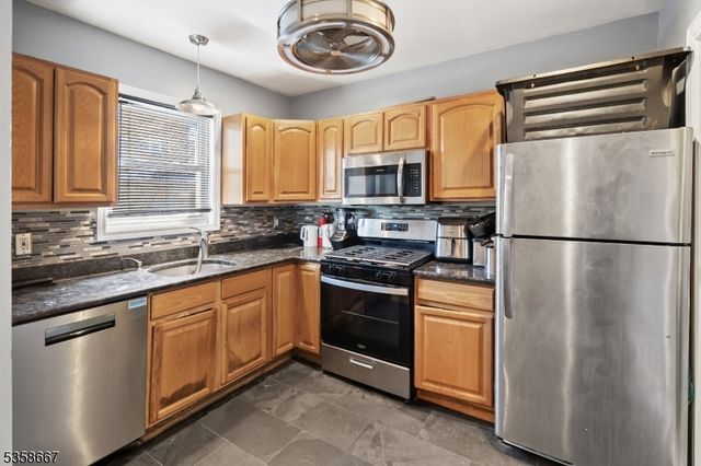 204 N Clinton St 204A, East Orange City, NJ 07017