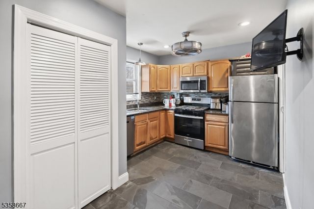 204 N Clinton St 204A, East Orange City, NJ 07017