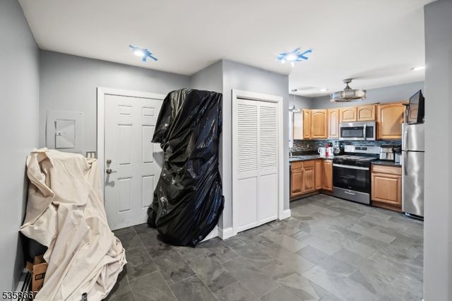 204 N Clinton St 204A, East Orange City, NJ 07017