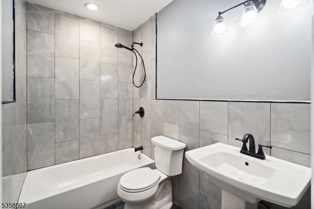 204 N Clinton St 204A, East Orange City, NJ 07017