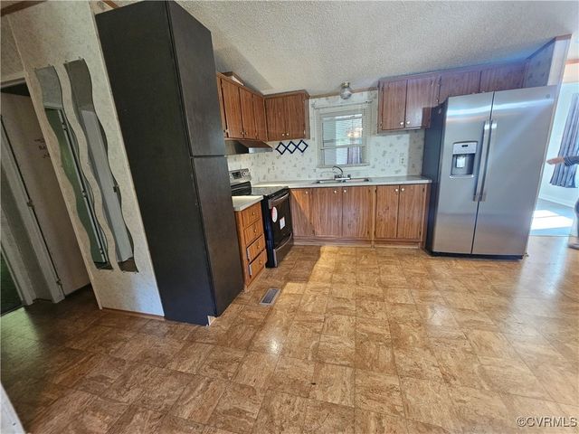 6270 Sturgeon Point Rd, Providence Forge, VA 23140