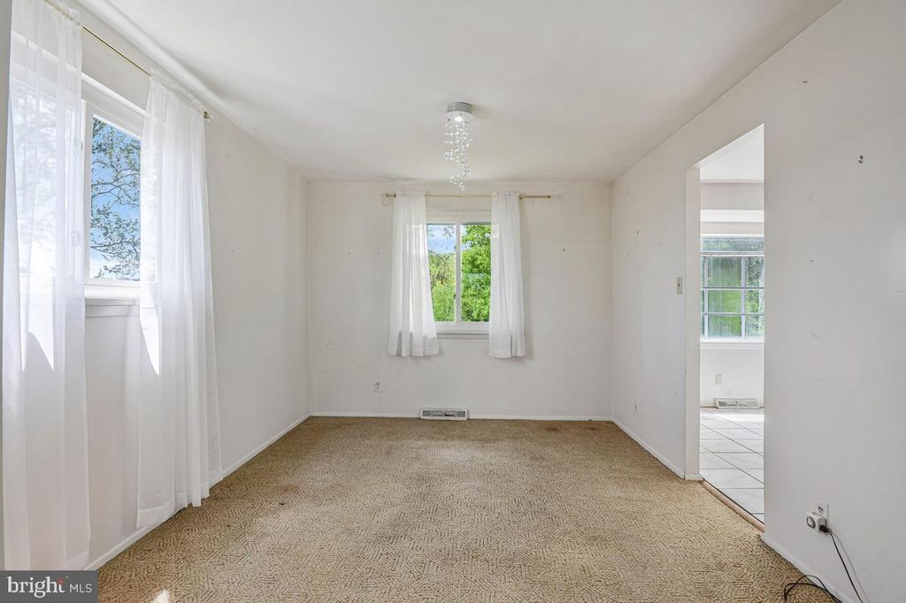 Image 10 of property listing at 13307 CHALFONT AVE, Fort Washington, MD 20744